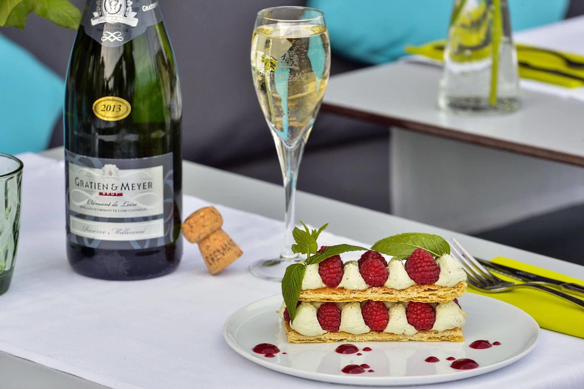Cristal Hotel Restaurant - Logis Hotels Сомюр Екстериор снимка