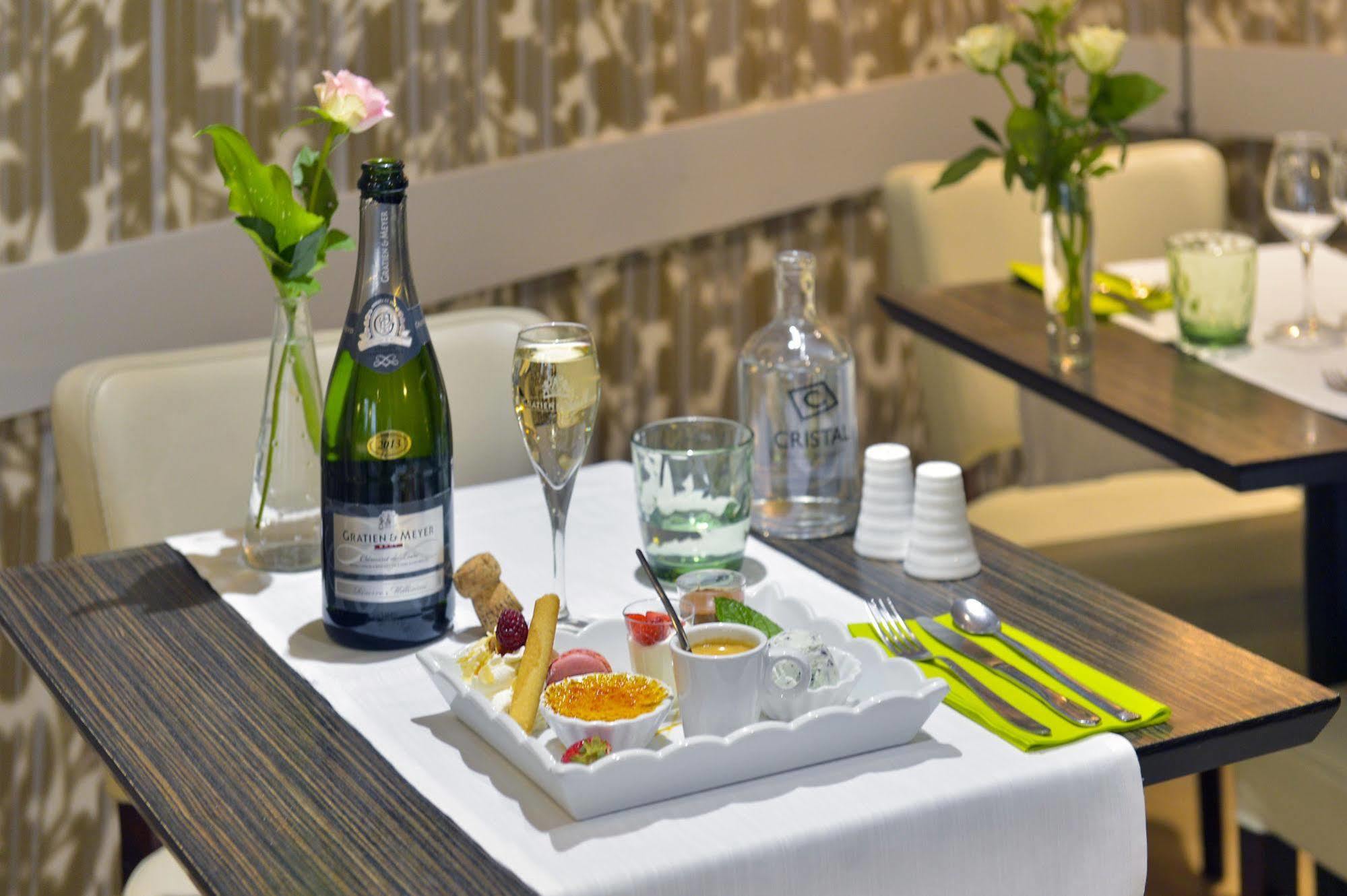 Cristal Hotel Restaurant - Logis Hotels Сомюр Екстериор снимка