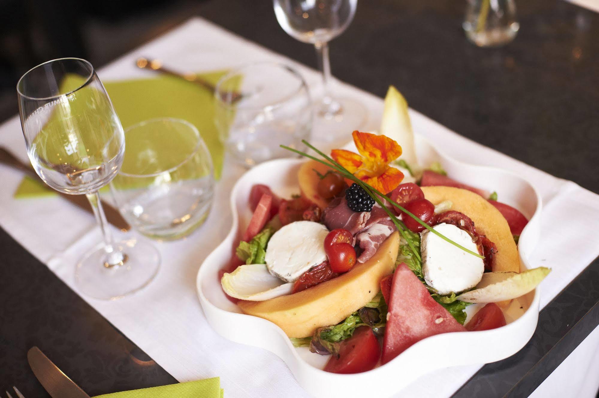 Cristal Hotel Restaurant - Logis Hotels Сомюр Екстериор снимка