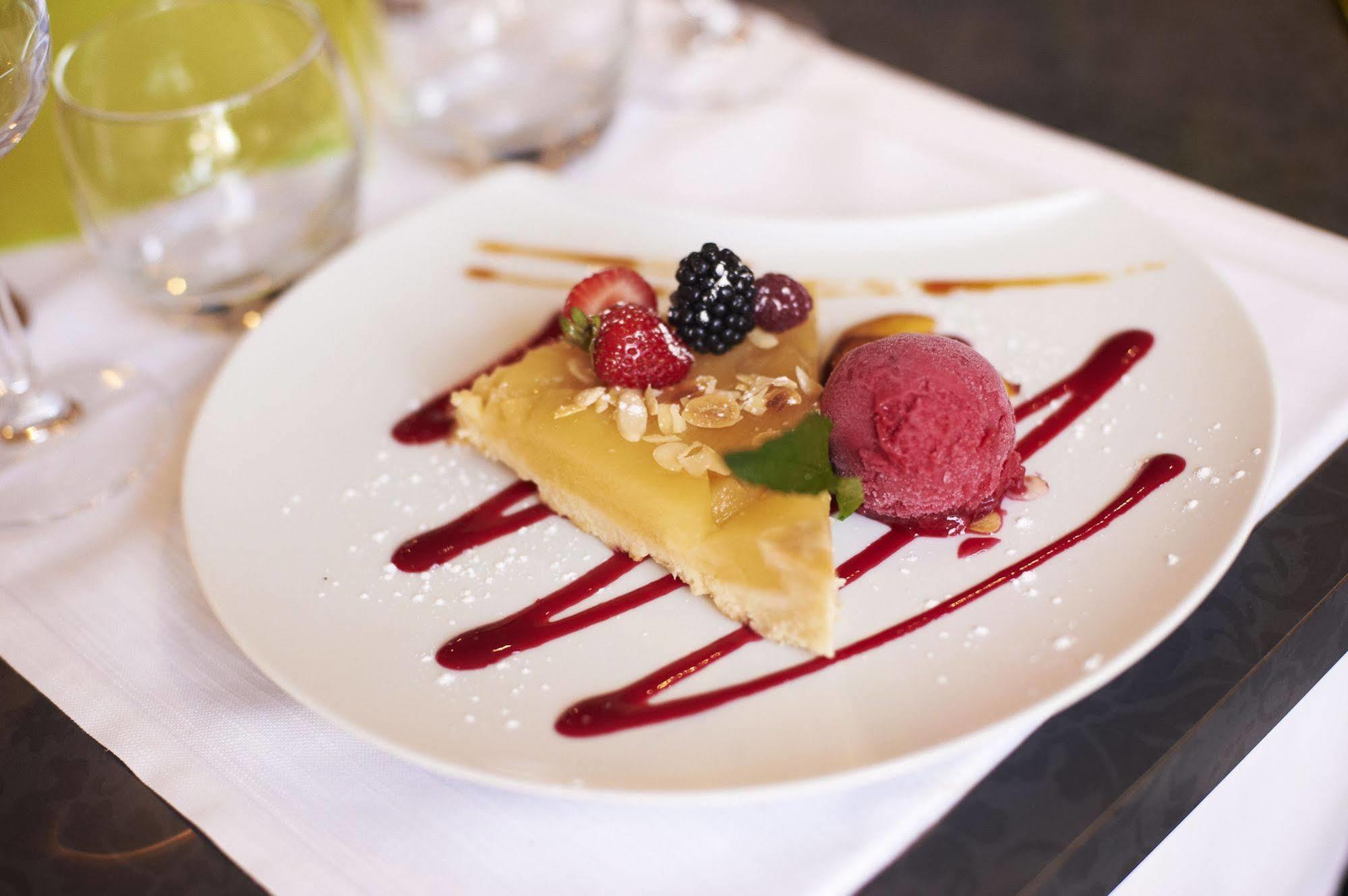 Cristal Hotel Restaurant - Logis Hotels Сомюр Екстериор снимка