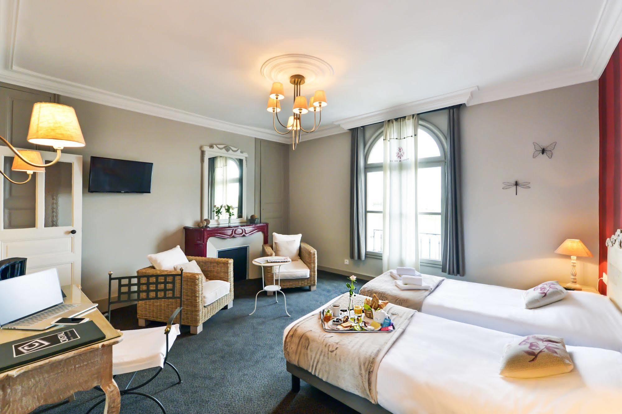 Cristal Hotel Restaurant - Logis Hotels Сомюр Екстериор снимка